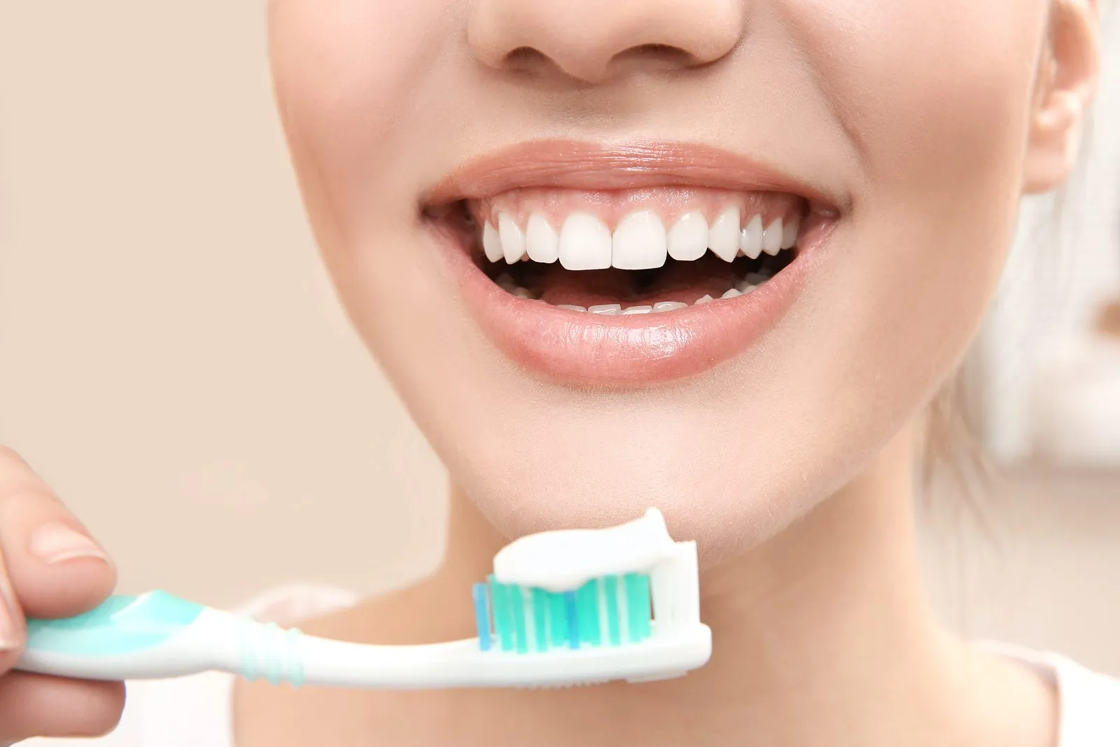 Veja como manter seus dentes fortes com hábitos simples e eficazes